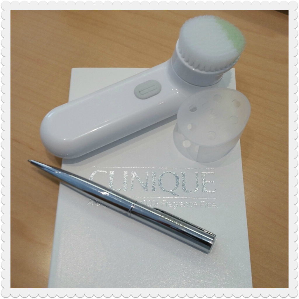 Clinique, NEW Sonic System Purifying Cleansing Brush, cleansing brush