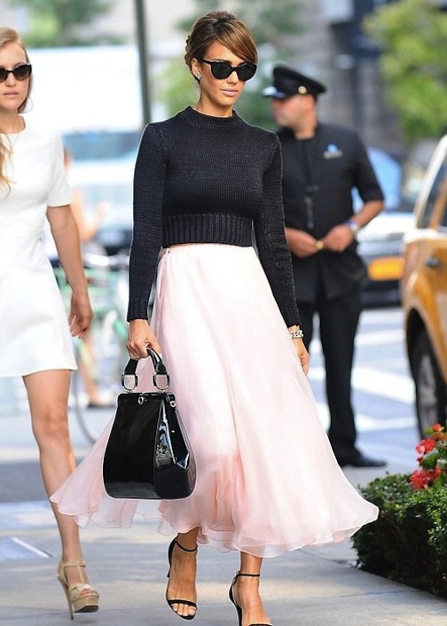 Jessica Alba, fashion, Black sweater, white skirt