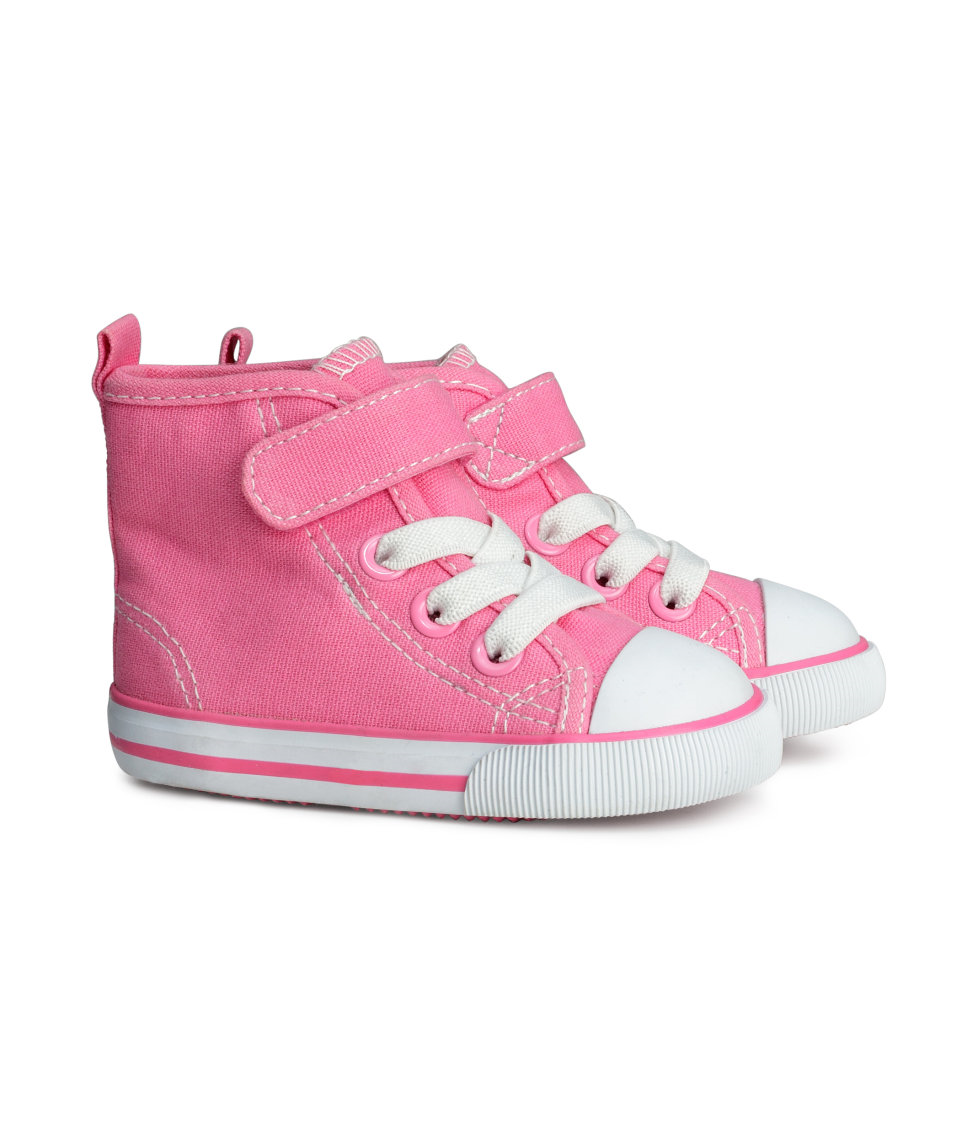 Converse Sues Retailers & Designers Over Copycat Shoes - fountainof30.com