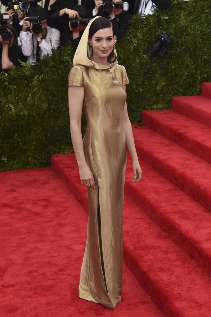 Anne Hathaway in Ralph Lauren 