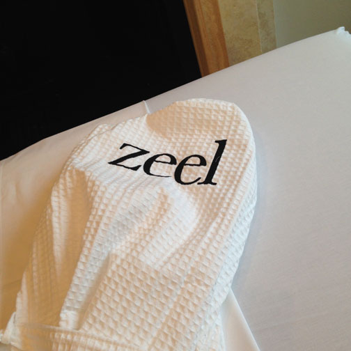 Zeel-Massage-Door-To-Door-Service-Robe