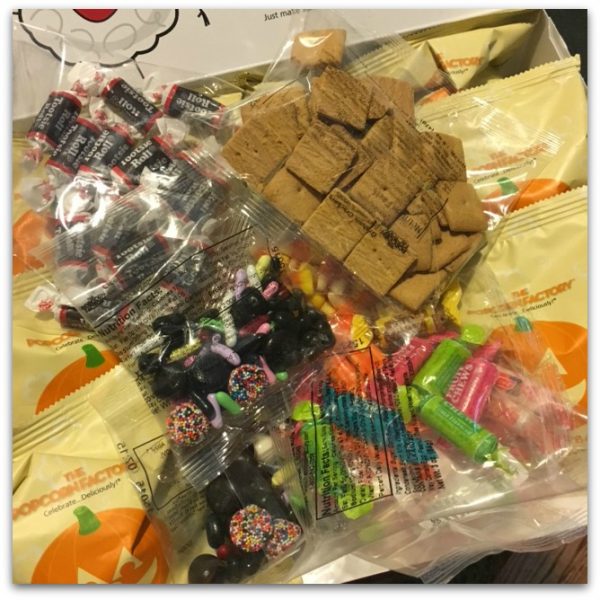 (Popcorn) Balling The Popcorn Factory's Popcorn Ball Decorating Kit