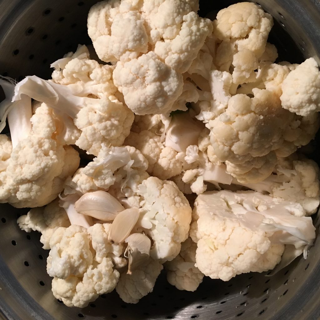 Raw-Cauliflower-flourettes-garlic