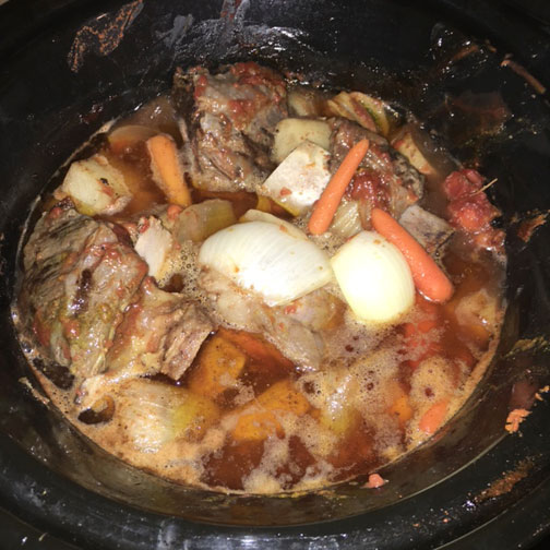 Short-Ribs-simmering-in-slow-cooker