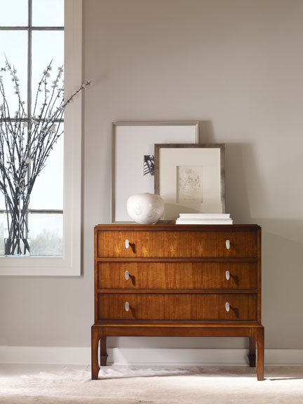 Thomas-OBrien-Walter-E-Smithe_desk-picture frames