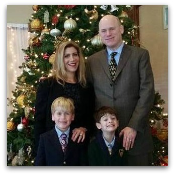 family-photo-with-christmas-tree