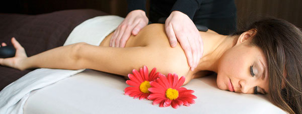 spa-at-the-wit-chicago-stone-massage