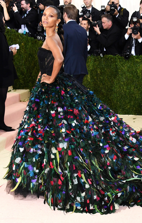 Met Gala 2016 Zoe Saldana in Dolce & Gabbana red carpet Zoe Saldana in black confetti Dolce & Gabbana