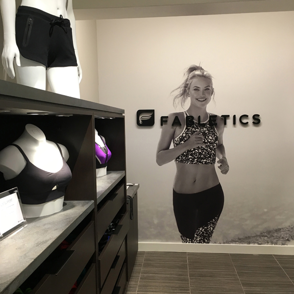 kate-hudson-fabletics-wall