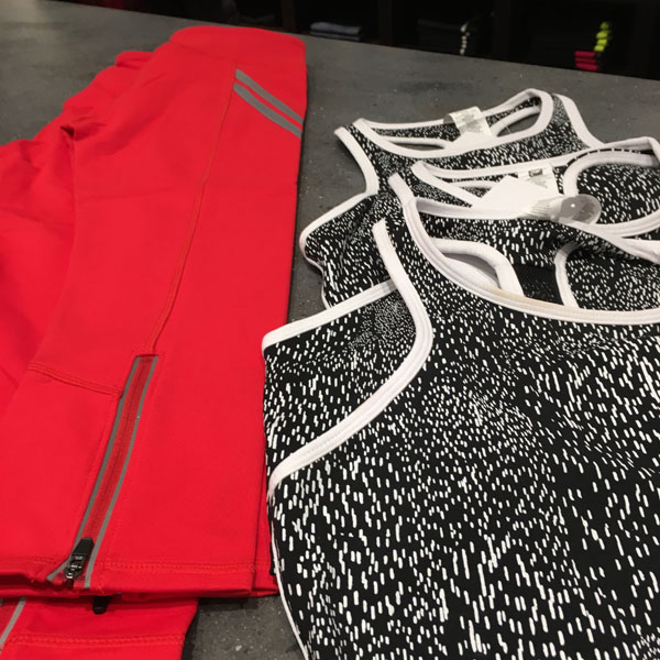 fabletics-outfit-at-store