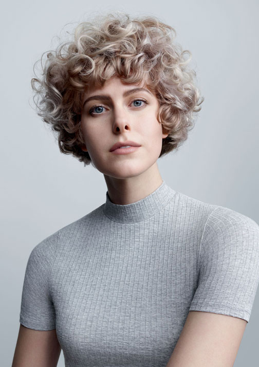 sassoon-curly-blond-bob