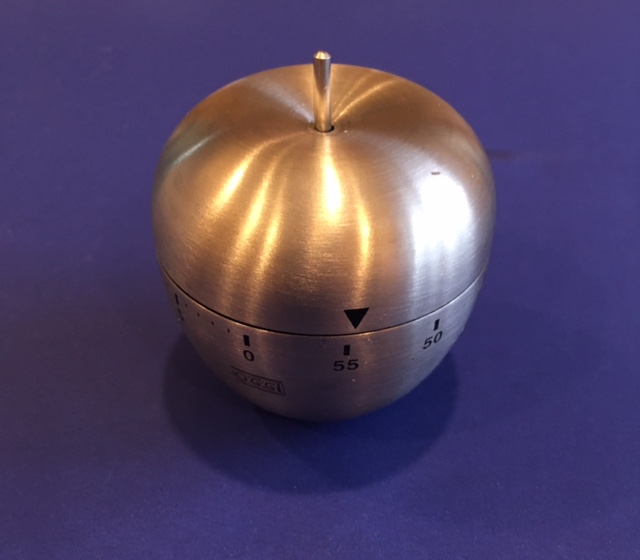 silver-apple-shaped-kitchen-timer