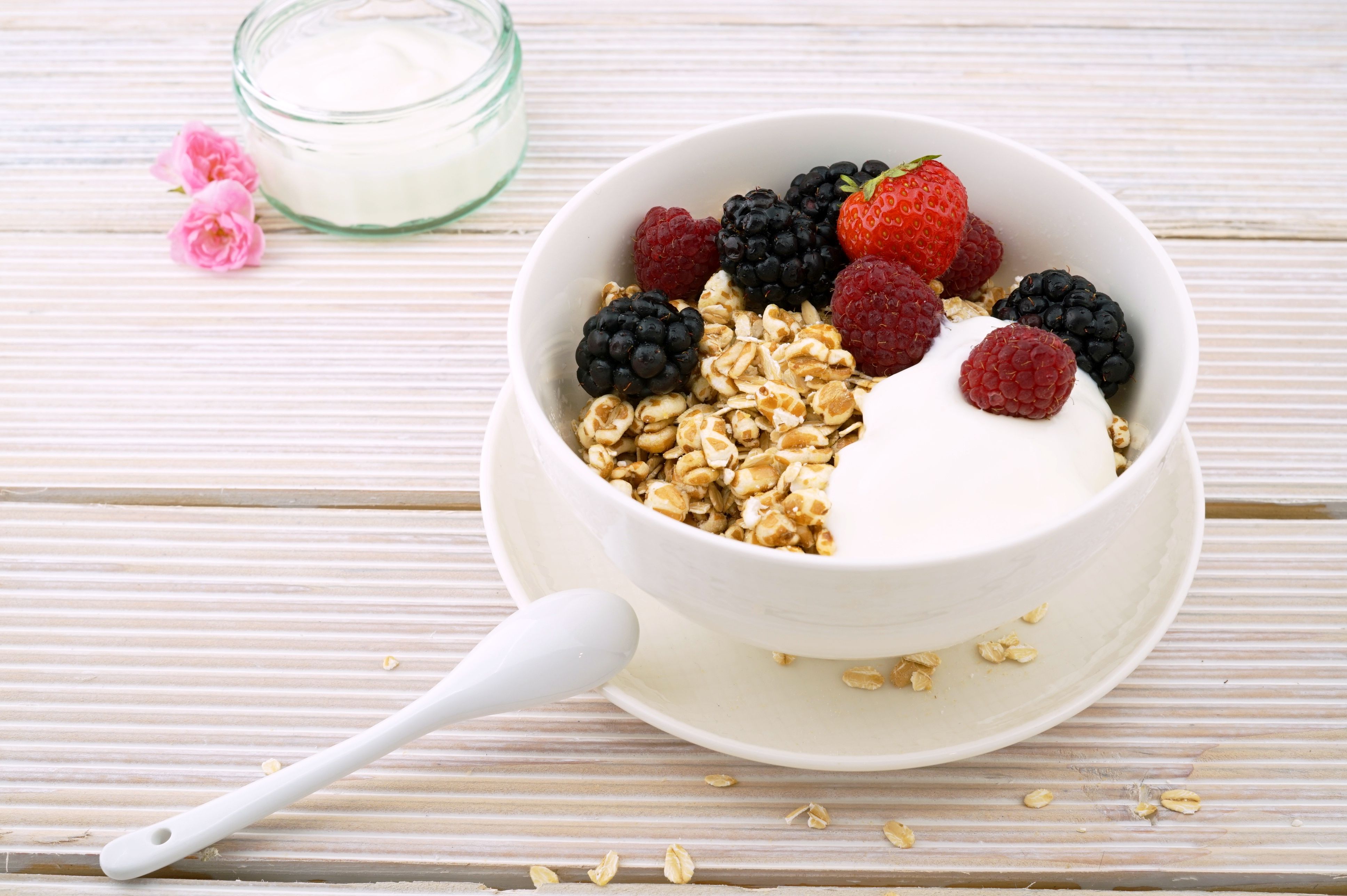 How to Stay Healthy yogurt oats and fruit
