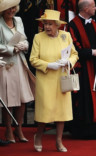 10 fashion mistakes that make you look older dress like your mother Queen
