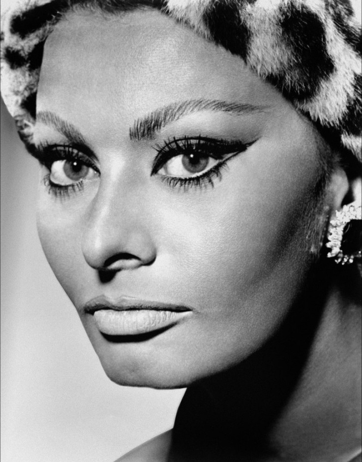 how to look younger avoid black eyeliner sophic loren fountainof30