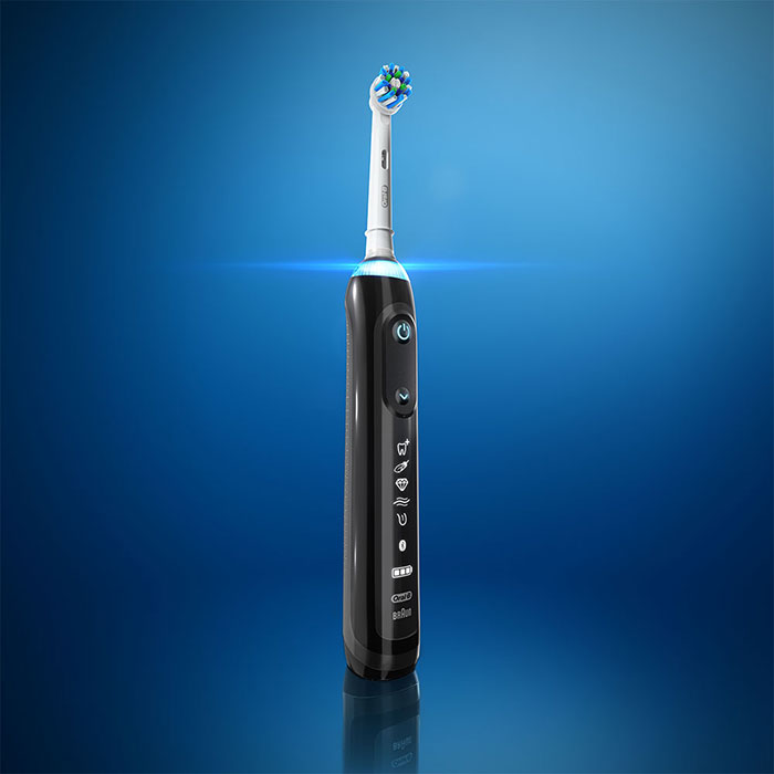 Oral-B GENIUS 8000 tooth brush
