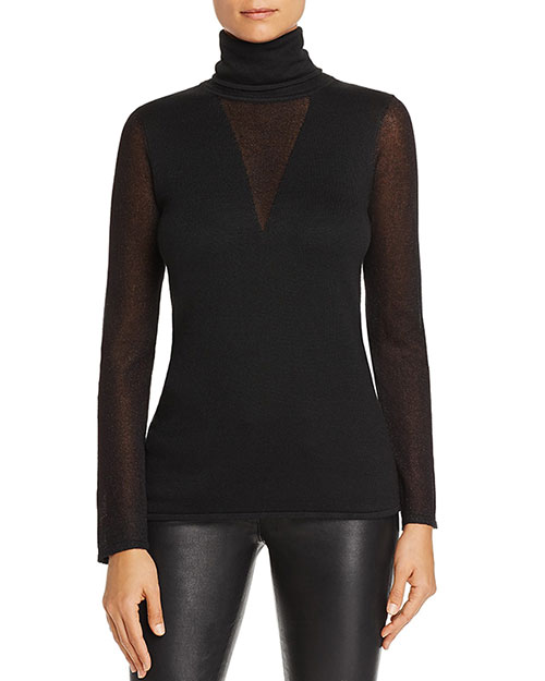 Margot Robbie travel style black turtleneck