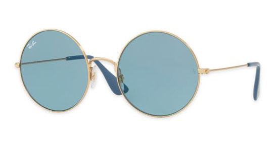 Margot Robbie travel style round sunglasses