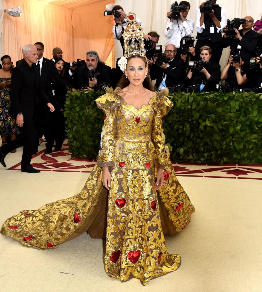 Sarah Jessica Parker in Dolce & Gabbana Alta Moda fashion at the Met Gala 2018 Sarah Jessica Parker in Dolce & Gabbana Alta Moda