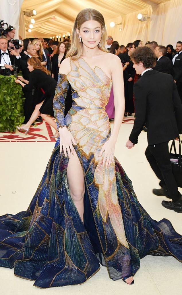 Gigi Hadid in Versace fashion at the Met Gala 2018 Gigi Hadid in Versace