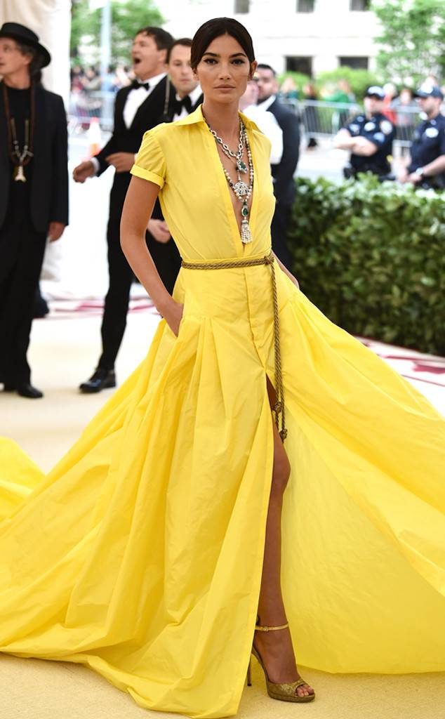 Lily Aldridge in Ralph Lauren fashion at the Met Gala 2018 Lily Aldridge in Ralph Lauren