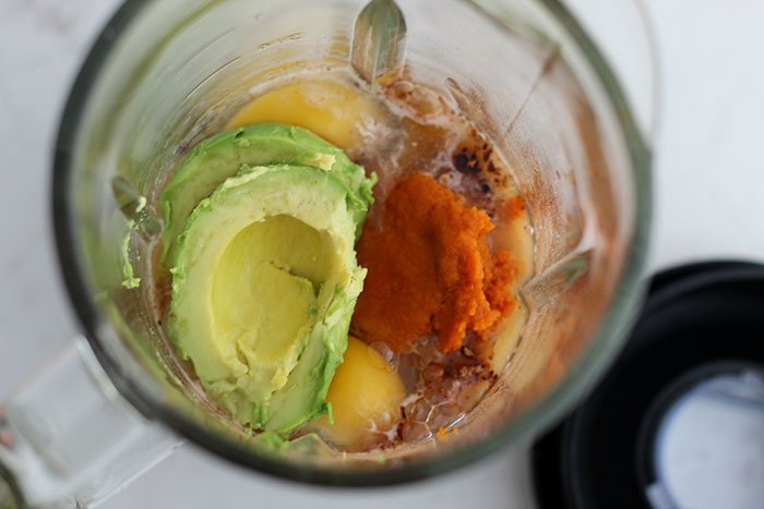 Healthy Pumpkin Chocolate Brownie Muffins avacado egg pumpkin in blender