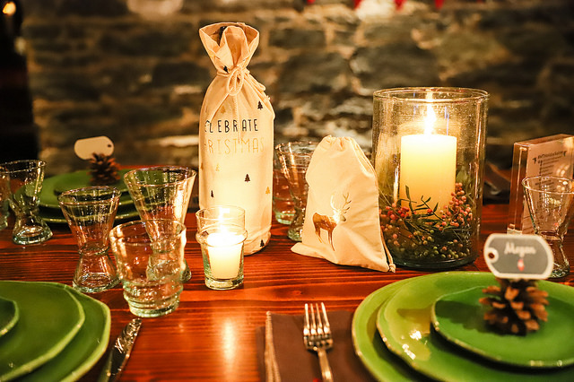 Holidat Table Setting holiday soiree for moms