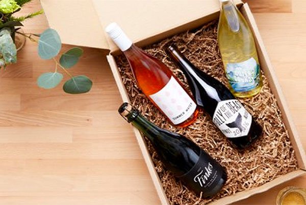 bloggers holiday wishlists wine 4 bottels in wooden box
