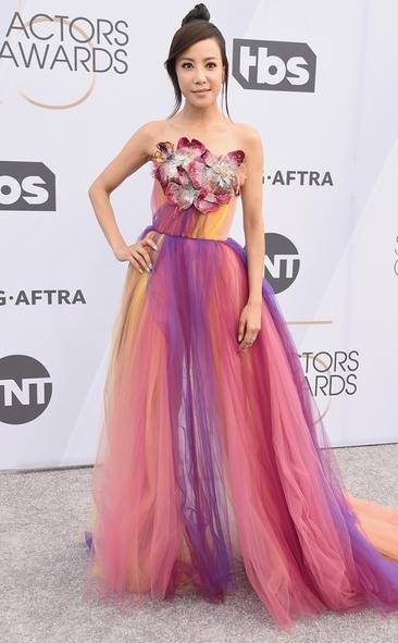 Fiona Xie rainbow pink yellow purple toole Schiaparelli gown SAG Awards 2019 red carpet fashion