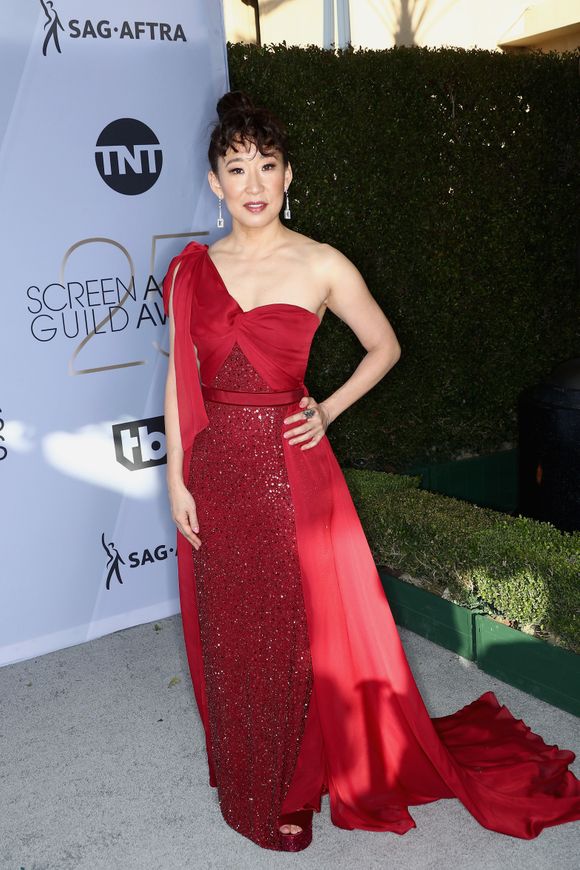 Sandra Oh red one shoulder Jenny Packham gown