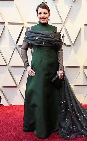 Olivia Coleman in green Prada gown with black embroidered stole Oscards 2019 red carpet 