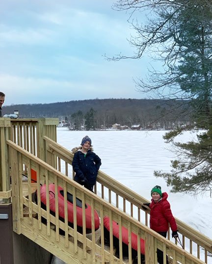 kids on stairs with snow tubes