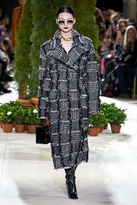 fall 2019 fashion trends oscar de la renta statement coat plaid