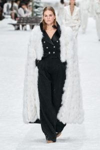 fall 19 fashion trend capes white fur chanel