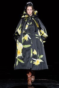 fall 2019 trend oversize florals marc jacobs yellow black satin coat