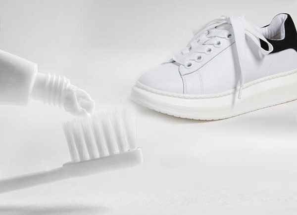 how to clean white snreakers toothpaste and brush