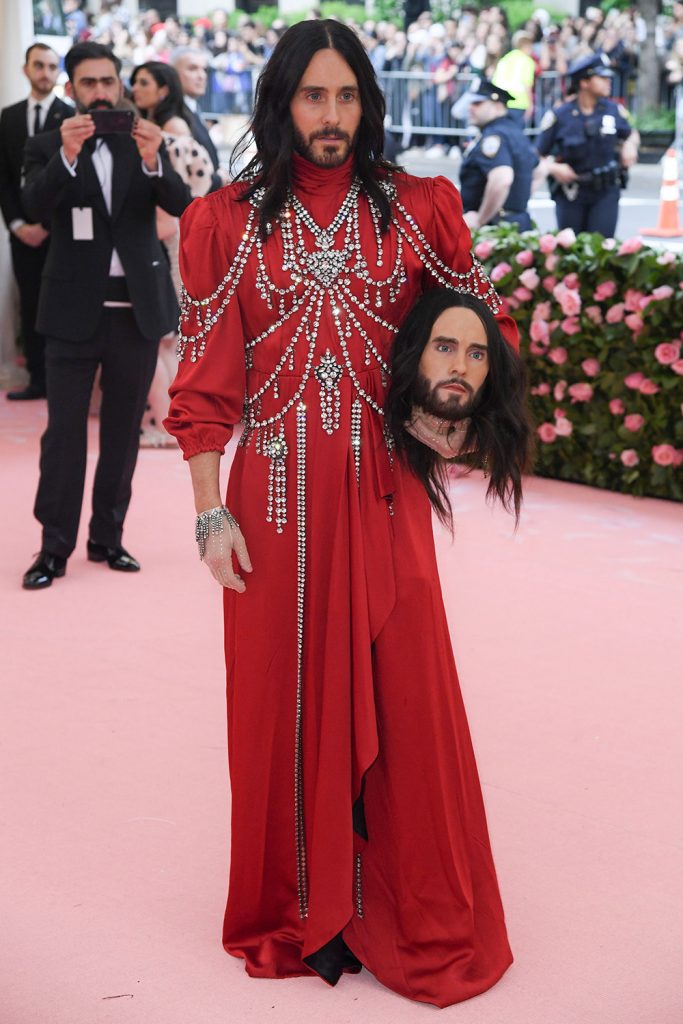 met gala 2019 Jared Leto in Gucci red robe carrying his head