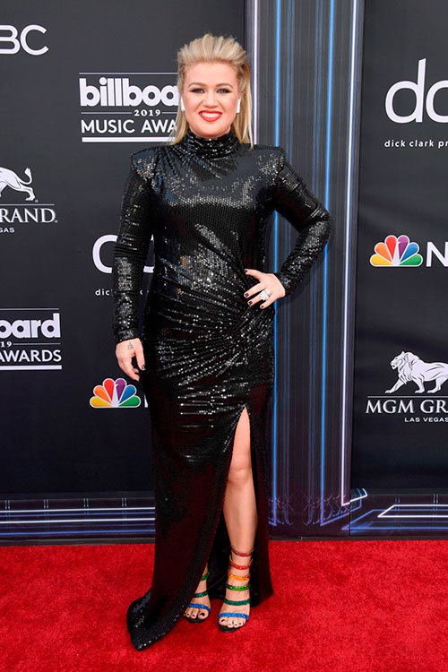 kelly clarkson style black sequin gown fountainof30