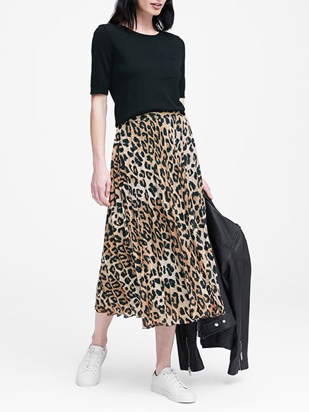 Jessica Biel Casual Leopard Print Pleated Midi Skirt fountainof30