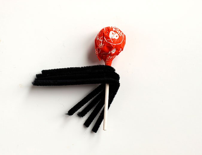 easy halloween treat spooky spider tootsie pops