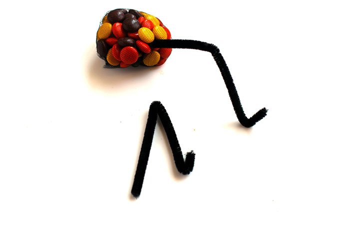 diy bend black pipe cleaners spider legs