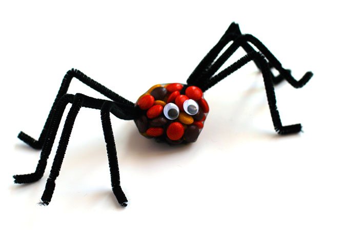 Easy DIY Halloween Spooky Spider Treat Bags fountainof30