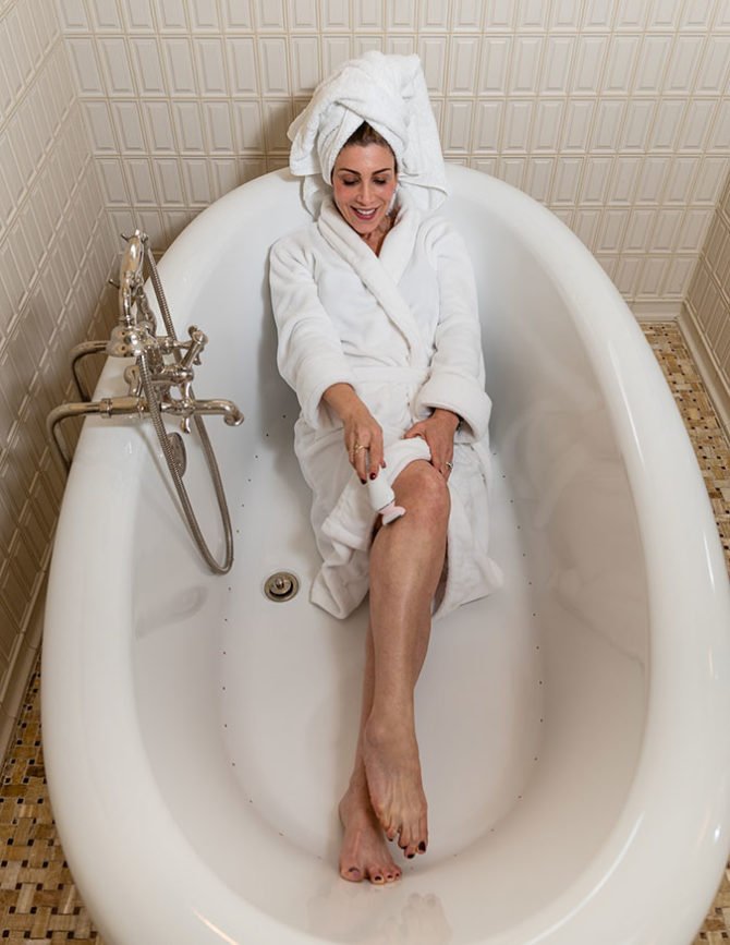 Lauern Dimet Waters bath tub tub Philips SatiinShave fountainof30