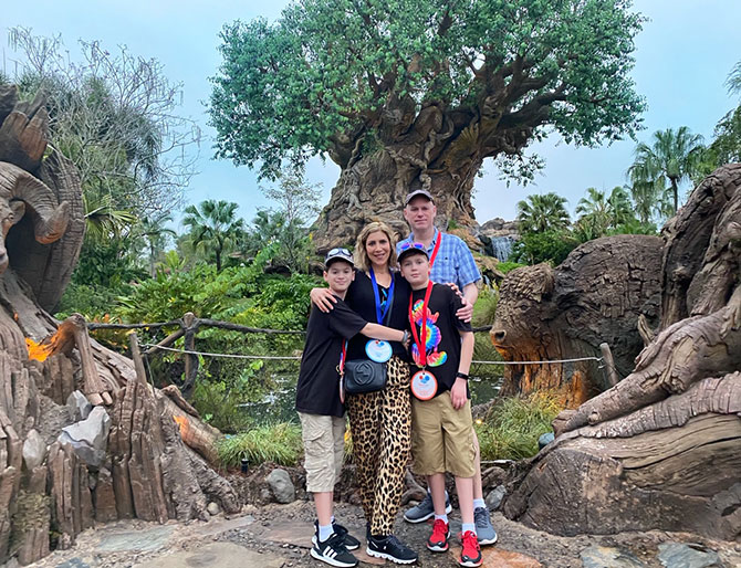 lauren dimet waters and family Animal Kingdom fountainof30