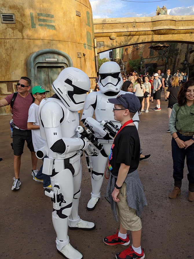 boy stormtroopers Disney World fountainof30