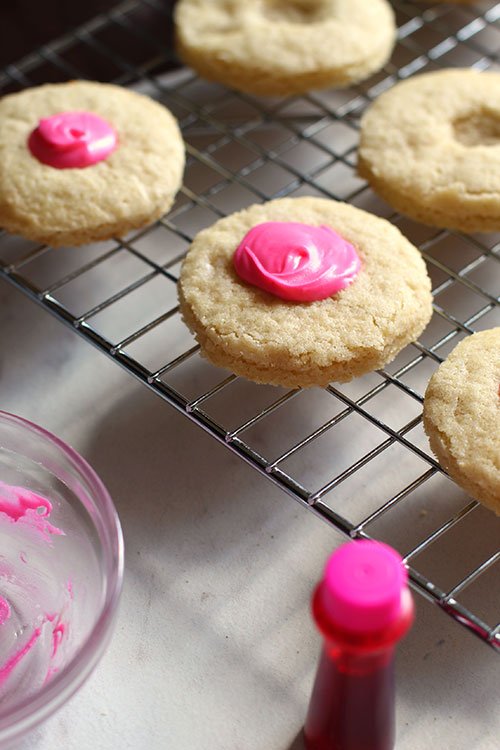 spooning white chocolate into thumbprint cookies fountainof30