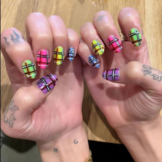 Dua Lipa nail art burberry plaid neon colors