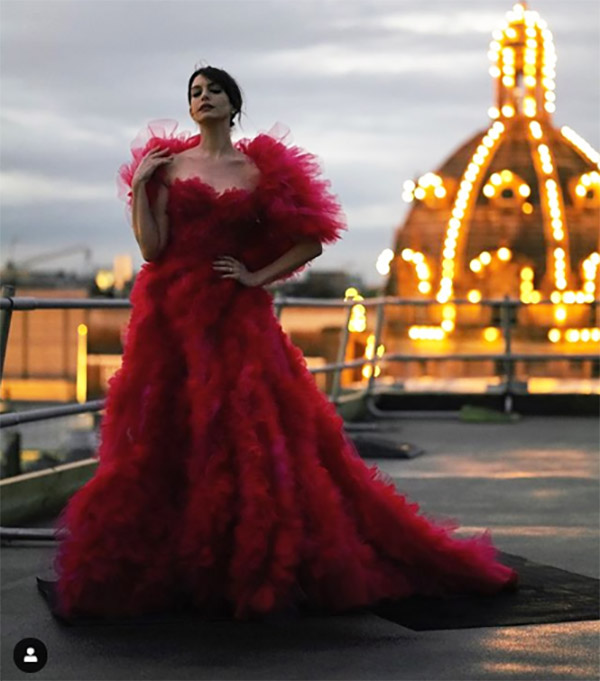 Anne Hathaway red dress fountainof30