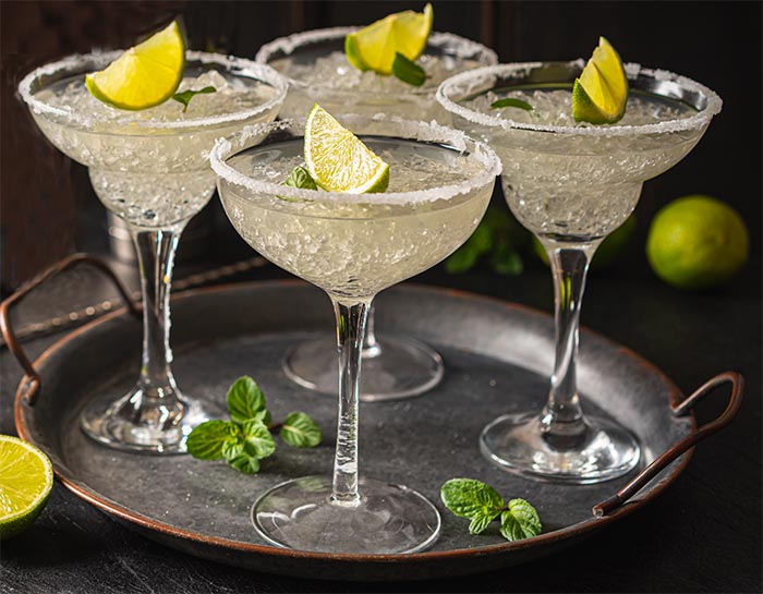 4 salted glasses margaritas for a crowd fountainof30