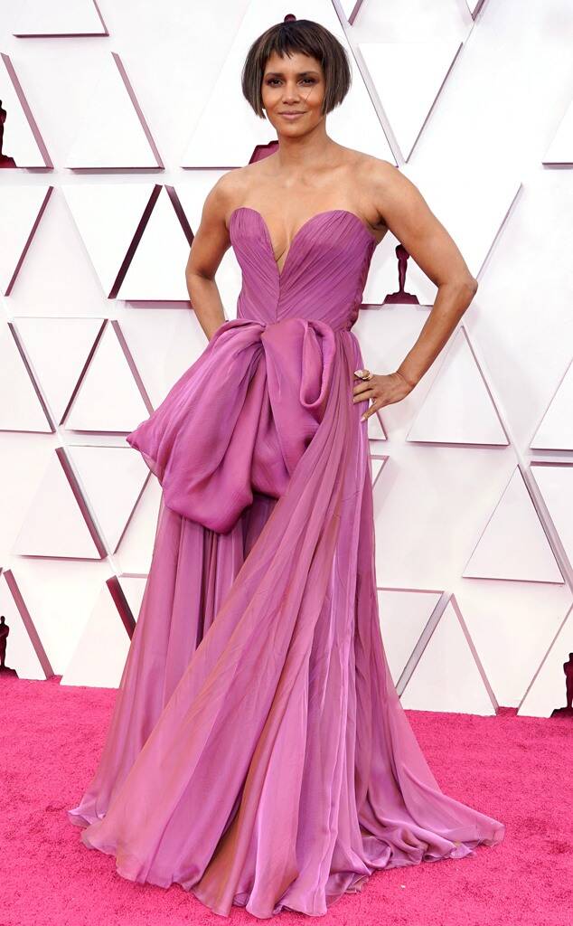 Halle Berry Oscars 2021 fashion fountainof30
